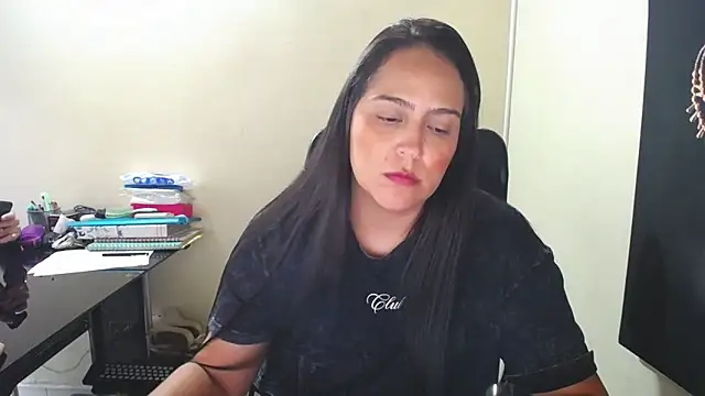 Snapshot of kendall_52 chatting on October 10, 2:40 pm kendall 52 online show from October 10, 2:40 pm