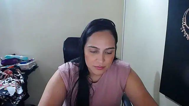 Snapshot of kendall_52 chatting on February 1, 2:13 pm kendall 52 online show from February 1, 2:13 pm