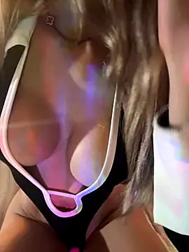 Snapshot of ladamoon chatting on September 21, 12:38 am ladamoon online show from September 21, 12:38 am