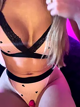 Snapshot of ladamoon chatting on November 25, 9:53 am ladamoon online show from November 25, 9:53 am