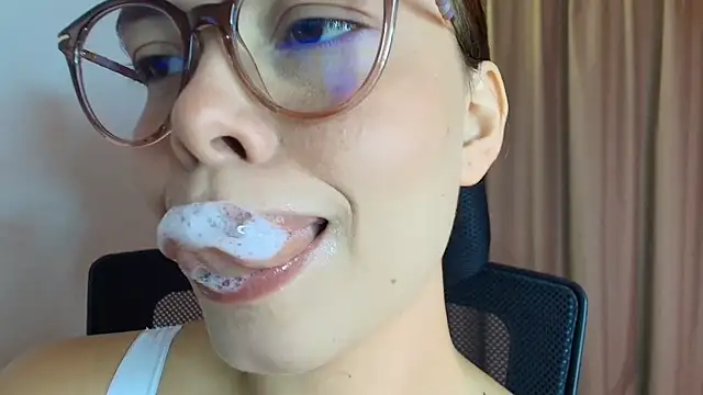 lisbet21x online show from March 6, 11:11 pm