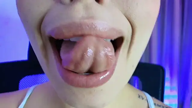 lisbet21x online show from May 28, 10:04 pm