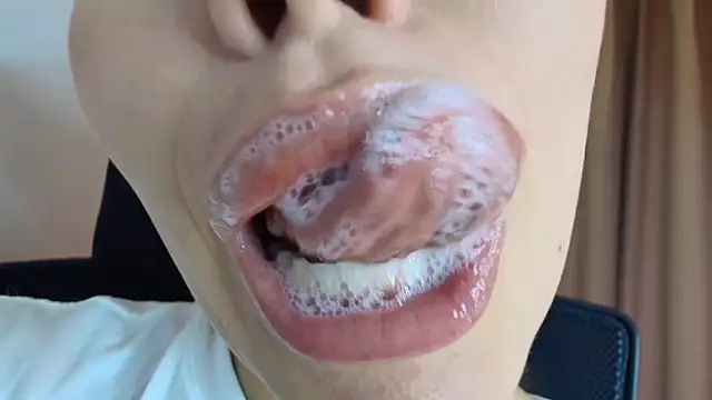 lisbet21x online show from April 12, 11:46 am