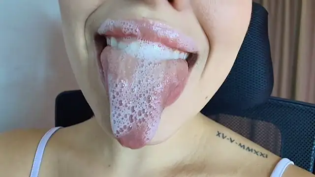 lisbet21x online show from April 8, 10:00 pm