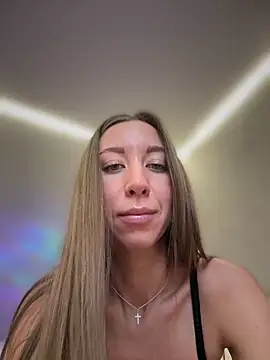 Snapshot of EvaCatt chatting on November 26, 4:01 am EvaCatt online show from November 26, 4:01 am