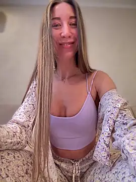 Snapshot of EvaCatt chatting on November 4, 2:48 am EvaCatt online show from November 4, 2:48 am