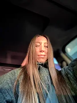 Snapshot of EvaCatt chatting on November 17, 2:26 am EvaCatt online show from November 17, 2:26 am