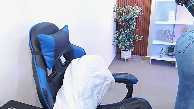 Snapshot of Kenya--Buhle chatting on September 10, 10:47 am Kenya--Buhle online show from September 10, 10:47 am