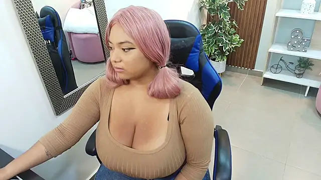 Snapshot of Kenya--Buhle chatting on October 27, 11:11 am Kenya--Buhle online show from October 27, 11:11 am