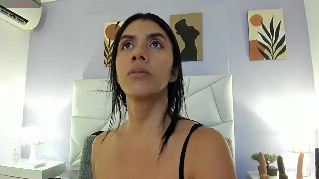 Snapshot of cinthya11 chatting on January 9, 8:33 pm cinthya11 online show from January 9, 8:33 pm