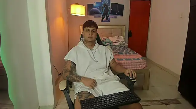 Snapshot of Jake_simons chatting on December 29, 2:27 am Jake simons online show from December 29, 2:27 am