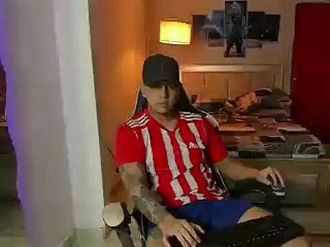 Snapshot of Jake_simons chatting on February 15, 10:10 pm Jake simons online show from February 15, 10:10 pm