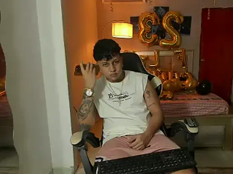 Snapshot of Jake_simons chatting on February 27, 11:15 pm Jake simons online show from February 27, 11:15 pm