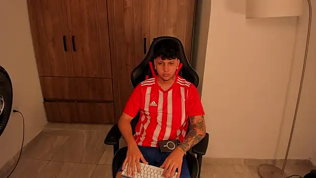 Jake simons online show from December 3, 8:19 pm