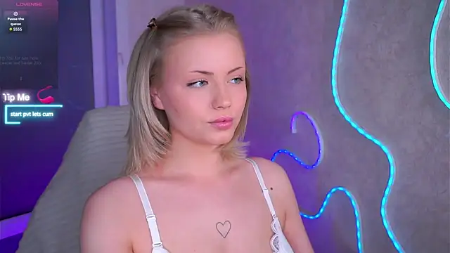 missbeatriss online show from April 19, 4:41 pm