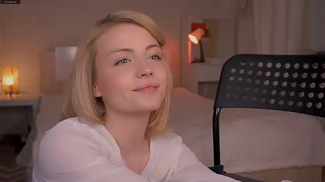missbeatriss online show from July 6, 2:13 pm