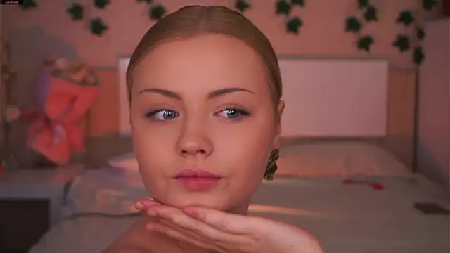 missbeatriss online show from October 20, 11:33 am