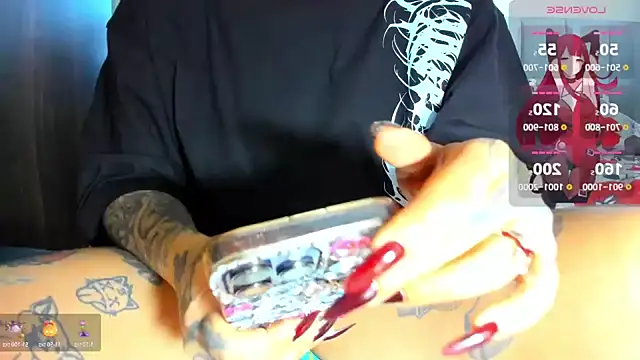 Snapshot of girl_tatto13 chatting on July 1, 11:32 am girl tatto13 online show from July 1, 11:32 am