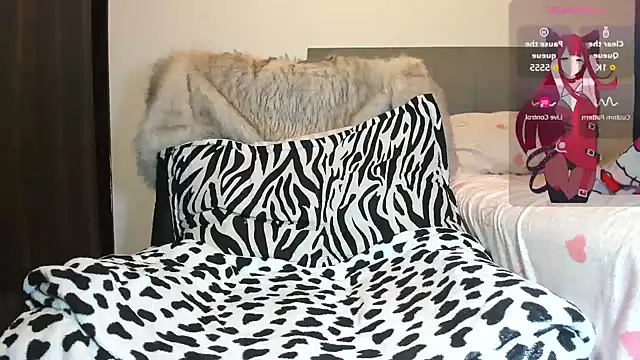Snapshot of girl_tatto13 chatting on June 5, 9:48 am girl tatto13 online show from June 5, 9:48 am