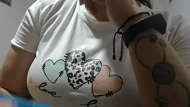 Snapshot of andreaisis2 chatting on November 26, 10:10 pm andreaisis2 online show from November 26, 10:10 pm