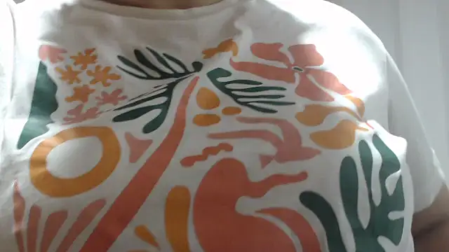 Snapshot of andreaisis2 chatting on October 18, 2:02 am andreaisis2 online show from October 18, 2:02 am