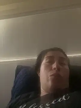 Snapshot of andreaisis2 chatting on March 8, 9:08 pm andreaisis2 online show from March 8, 9:08 pm