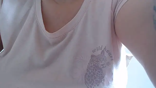 Snapshot of andreaisis2 chatting on June 25, 6:13 pm andreaisis2 online show from June 25, 6:13 pm