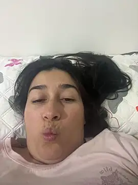 Snapshot of andreaisis2 chatting on June 16, 3:06 am andreaisis2 online show from June 16, 3:06 am