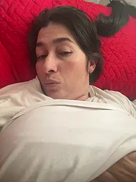 Snapshot of andreaisis2 chatting on July 3, 8:37 pm andreaisis2 online show from July 3, 8:37 pm