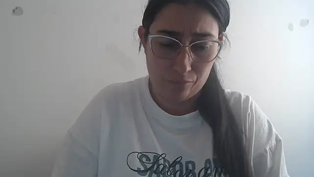 Snapshot of andreaisis2 chatting on July 1, 8:20 pm andreaisis2 online show from July 1, 8:20 pm