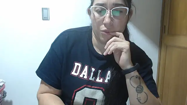 Snapshot of andreaisis2 chatting on April 1, 11:45 pm andreaisis2 online show from April 1, 11:45 pm