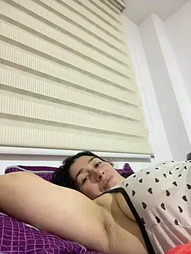 Snapshot of andreaisis2 chatting on February 4, 6:36 am andreaisis2 online show from February 4, 6:36 am