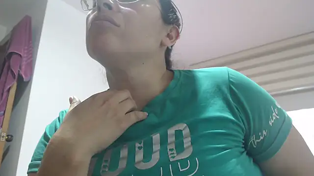 Snapshot of andreaisis2 chatting on October 30, 8:28 pm andreaisis2 online show from October 30, 8:28 pm