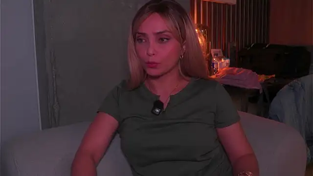 annie22love online show from February 25, 11:15 pm