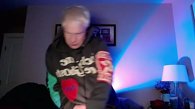 Snapshot of Snarfle82 chatting on December 2, 12:33 am Snarfle82 online show from December 2, 12:33 am