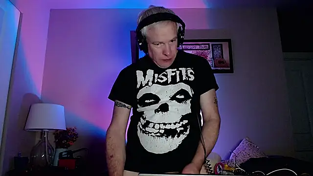 Snapshot of Snarfle82 chatting on November 20, 1:12 pm Snarfle82 online show from November 20, 1:12 pm