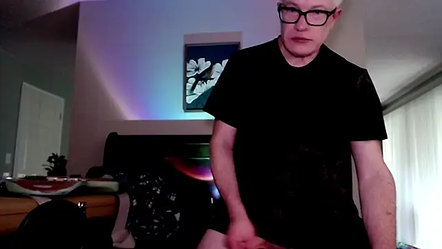 Snapshot of Snarfle82 chatting on October 26, 7:14 pm Snarfle82 online show from October 26, 7:14 pm