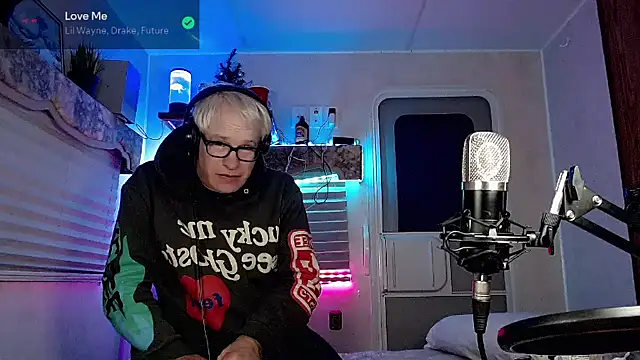 Snapshot of Snarfle82 chatting on March 11, 2:29 pm Snarfle82 online show from March 11, 2:29 pm
