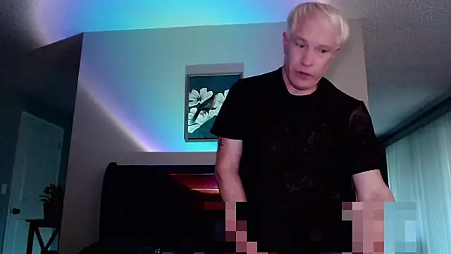 Snapshot of Snarfle82 chatting on October 28, 12:33 am Snarfle82 online show from October 28, 12:33 am