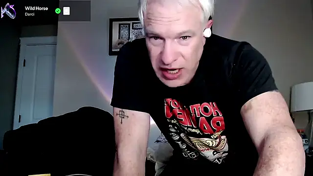 Snapshot of Snarfle82 chatting on November 4, 11:19 pm Snarfle82 online show from November 4, 11:19 pm