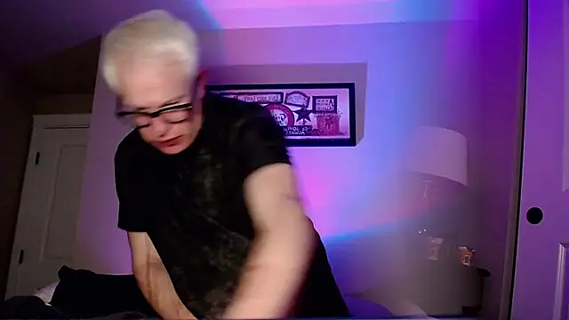 Snapshot of Snarfle82 chatting on November 28, 1:55 pm Snarfle82 online show from November 28, 1:55 pm