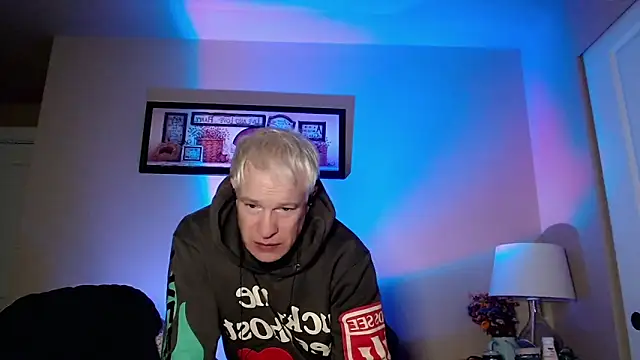 Snapshot of Snarfle82 chatting on December 1, 12:28 pm Snarfle82 online show from December 1, 12:28 pm