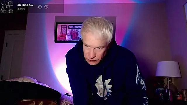 Snapshot of Snarfle82 chatting on December 5, 6:23 am Snarfle82 online show from December 5, 6:23 am