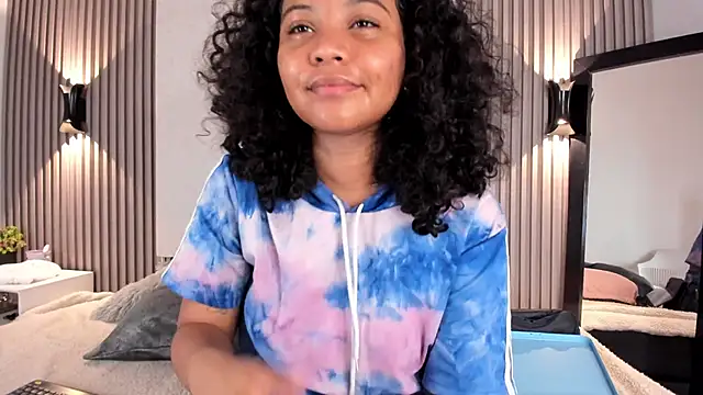 Snapshot of Zafiiraa chatting on January 15, 9:01 am Zafiiraa online show from January 15, 9:01 am