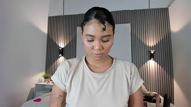 Snapshot of Zafiiraa chatting on July 7, 12:02 am Zafiiraa online show from July 7, 12:02 am