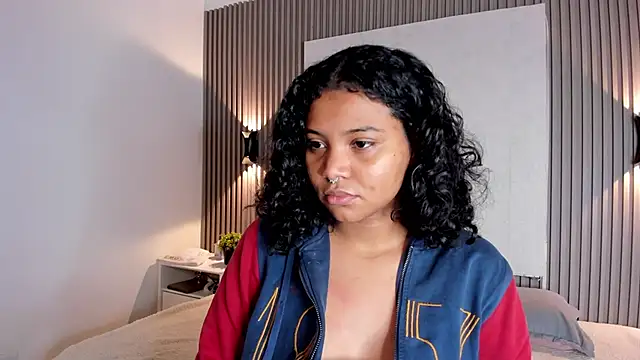 Snapshot of Zafiiraa chatting on January 7, 12:54 pm Zafiiraa online show from January 7, 12:54 pm