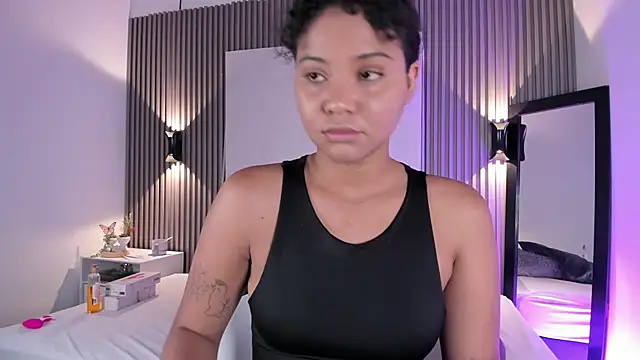 Snapshot of Zafiiraa chatting on February 21, 11:45 am Zafiiraa online show from February 21, 11:45 am