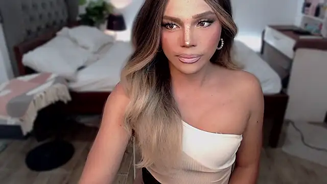 liaa lurrecams online show from October 24, 11:20 am