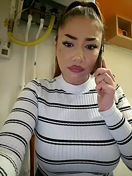 Snapshot of Ella_sweety chatting on January 7, 8:58 pm Ella sweety online show from January 7, 8:58 pm