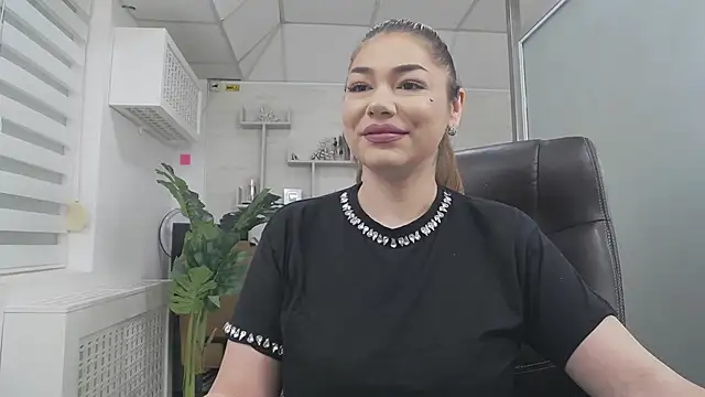 Snapshot of Ella_sweety chatting on February 23, 6:14 am Ella sweety online show from February 23, 6:14 am